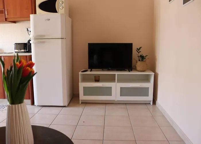 Down Town Apartment 27A