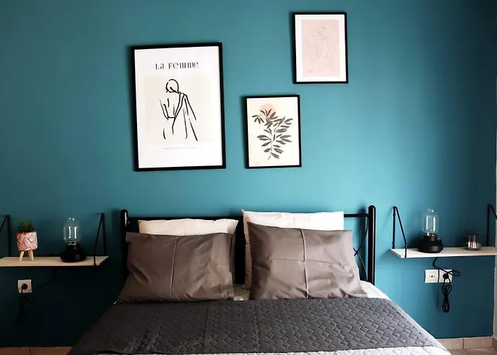 Down Town Apartment 27A